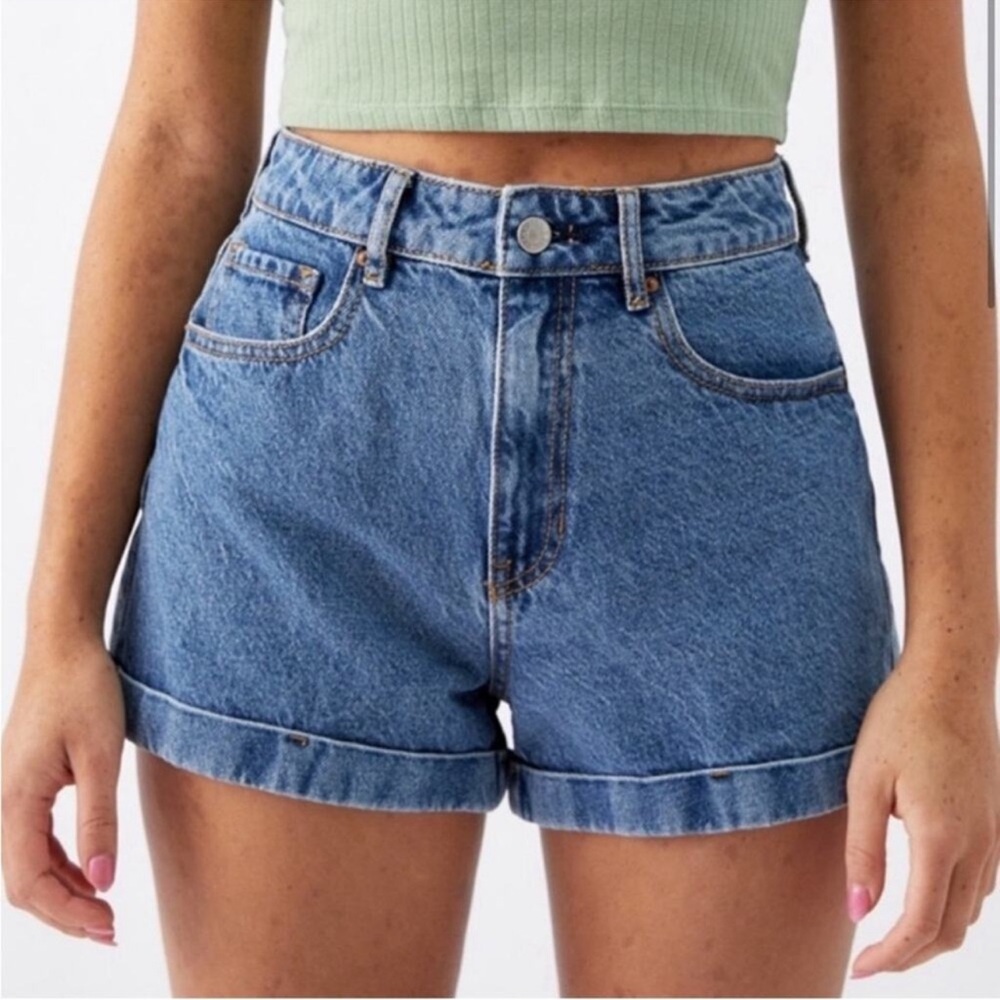Pacsun Women's Denim Stretch Mid Rise Mom Shorts Medium Wash Blue Size 25